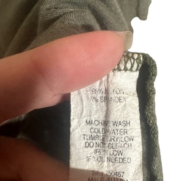 Threads Studio Olive Green Cold Shoulder V-Neck Lightweight Blouse Women Sz S - Picture 6 of 6